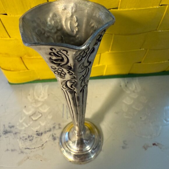 Vintage Silver Plate Bud Vase Flower Engraving - Picture 3 of 4